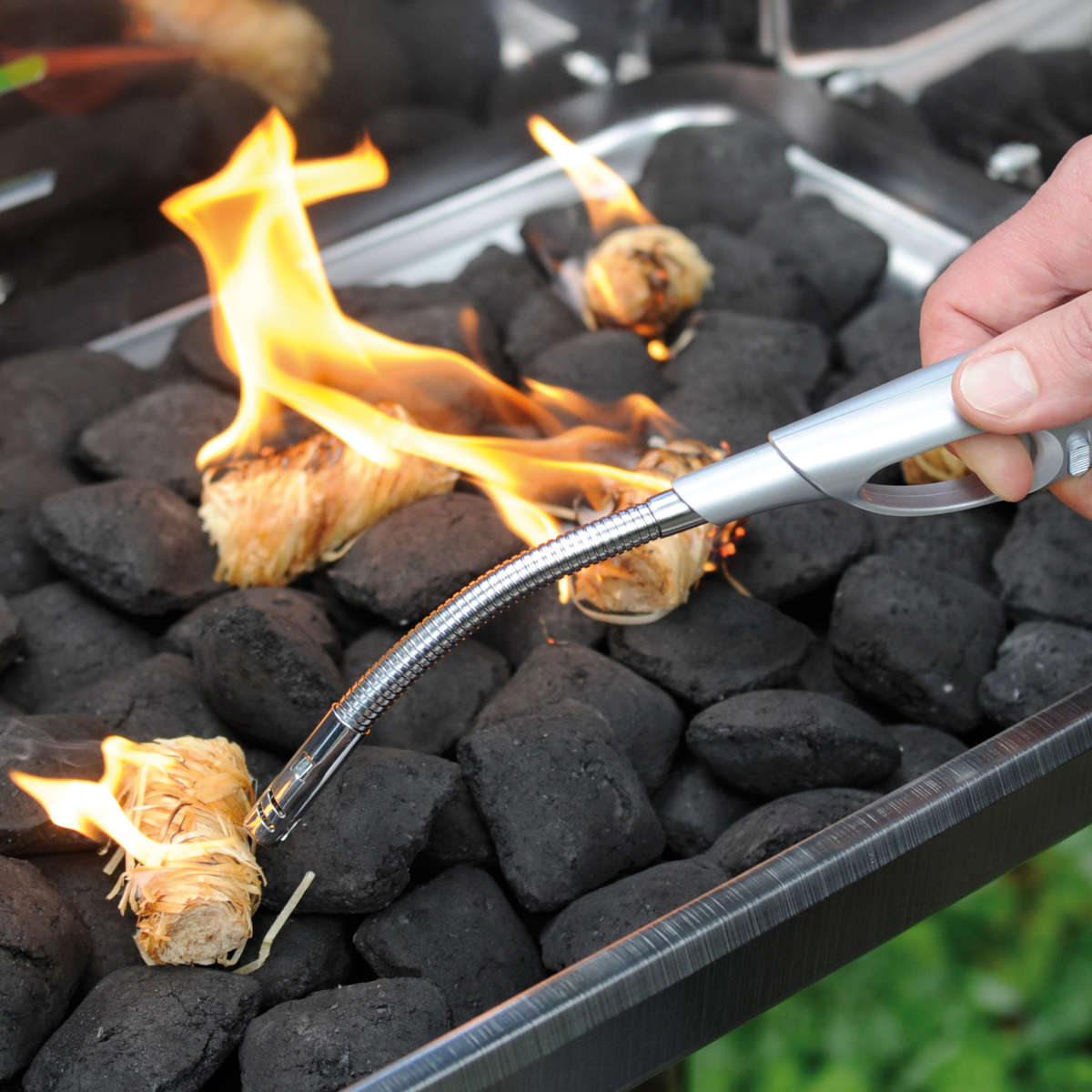 FLAMMBURO Anzündwolle Kaminanzünder Grillanzünder Öko-Anzünder Feuerbällchen Zündwolli beim Anzünden