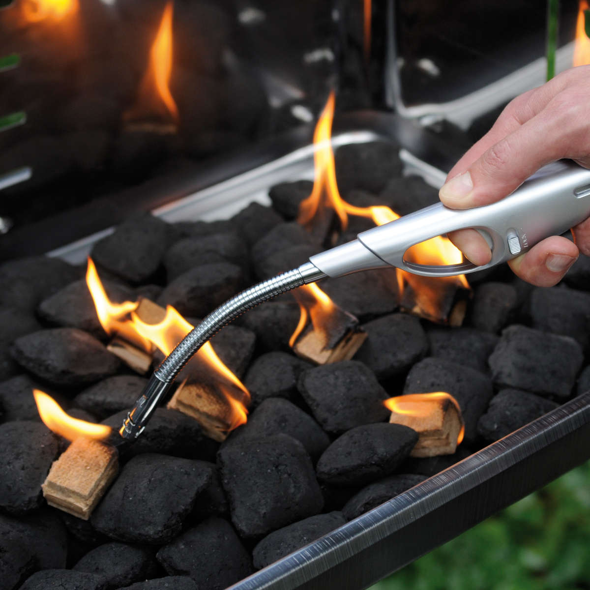 FLAMMBURO Anzündwürfel Kaminanzünder Grillanzünder Öko-Anzünder beim Anzünden